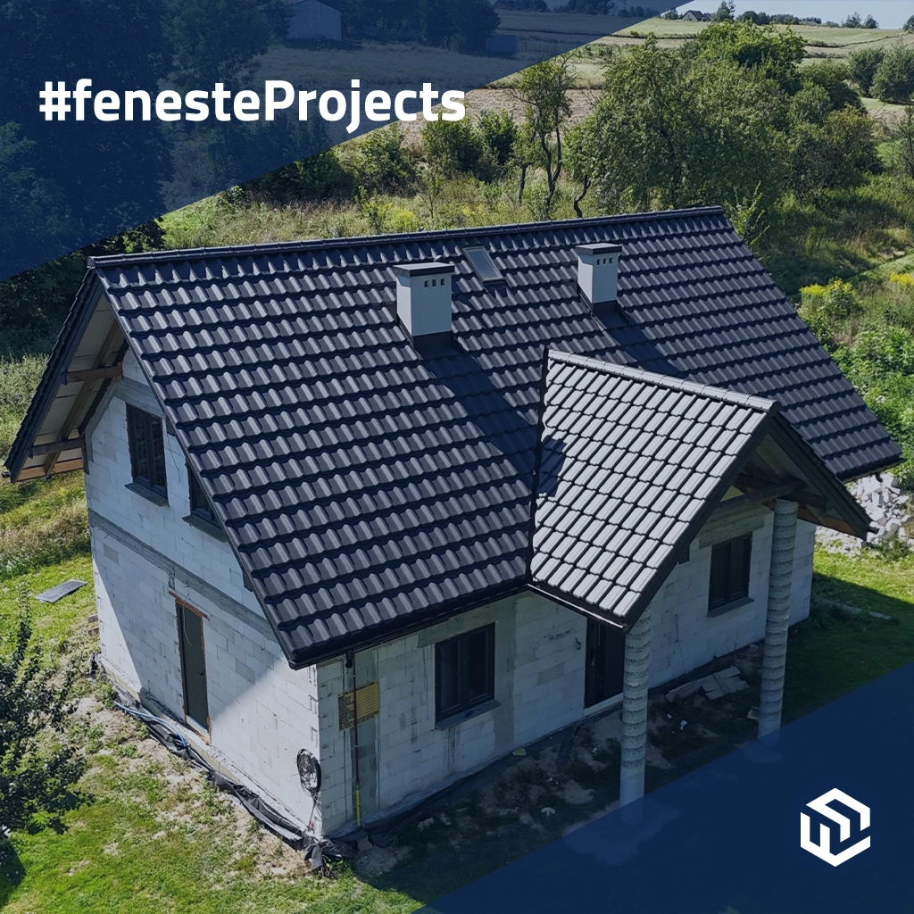 Geräumiges, freistehendes Haus mit Säulen dekoriert projekte ein-schoenes-einfamilienhaus-mit-blick-auf-den-wald    